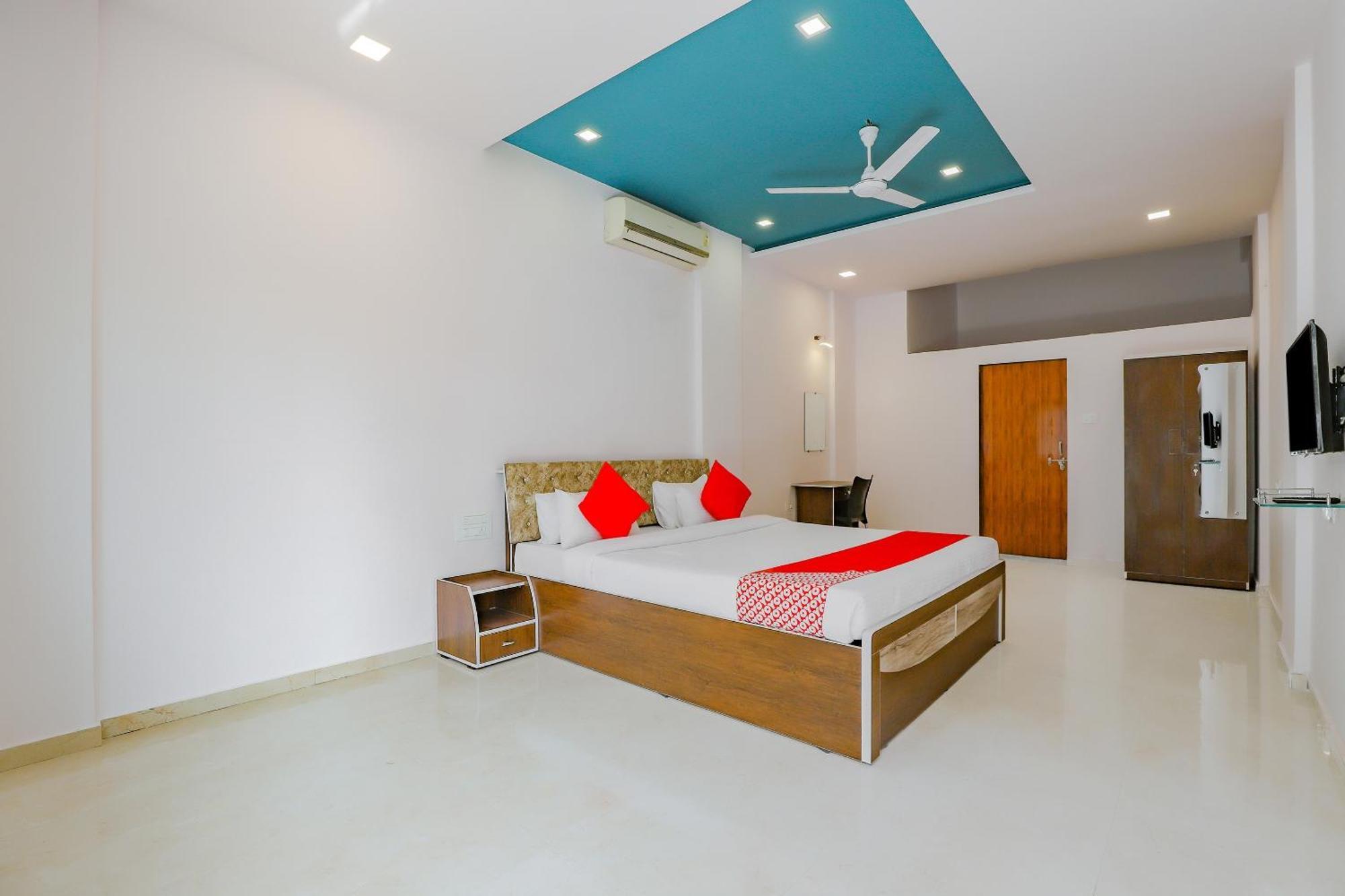 Oyo Hotel Fountain Surat Luaran gambar