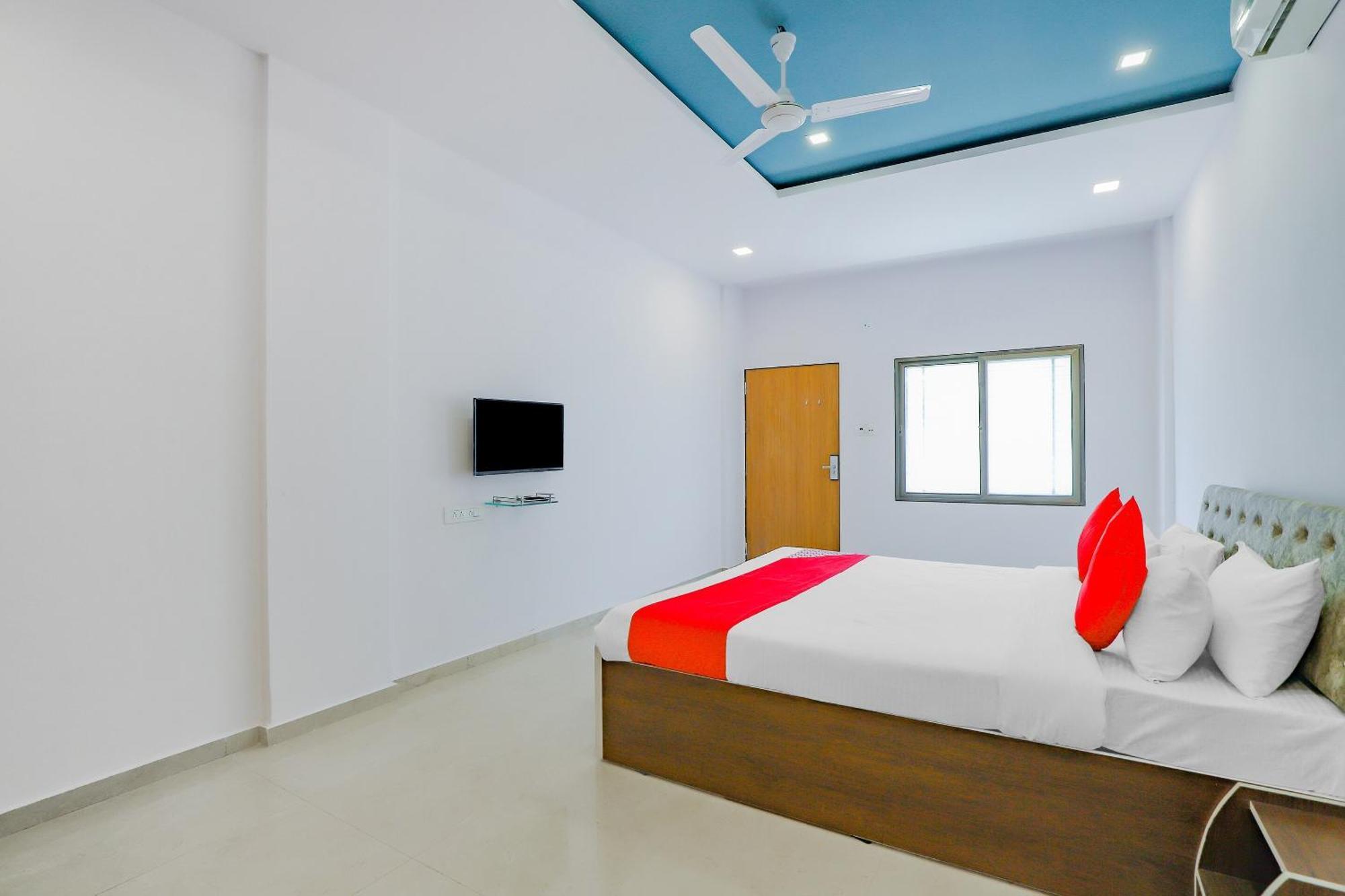 Oyo Hotel Fountain Surat Luaran gambar