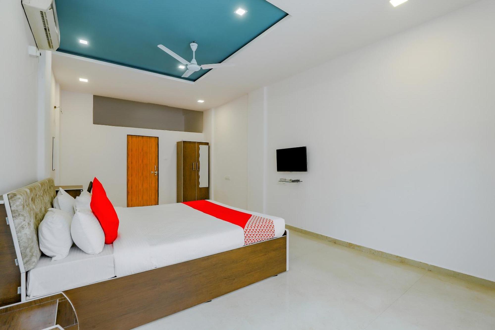 Oyo Hotel Fountain Surat Luaran gambar