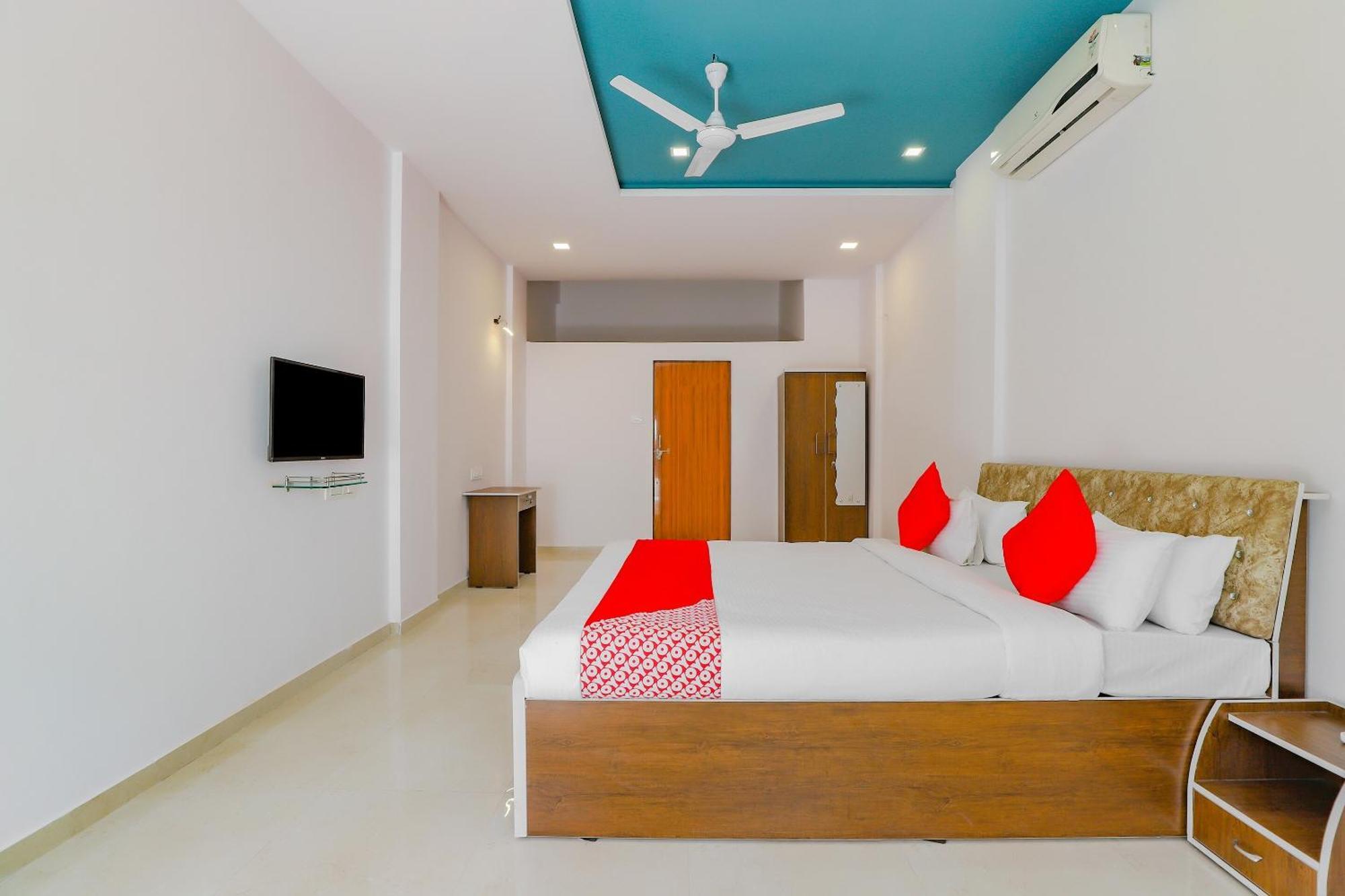 Oyo Hotel Fountain Surat Luaran gambar