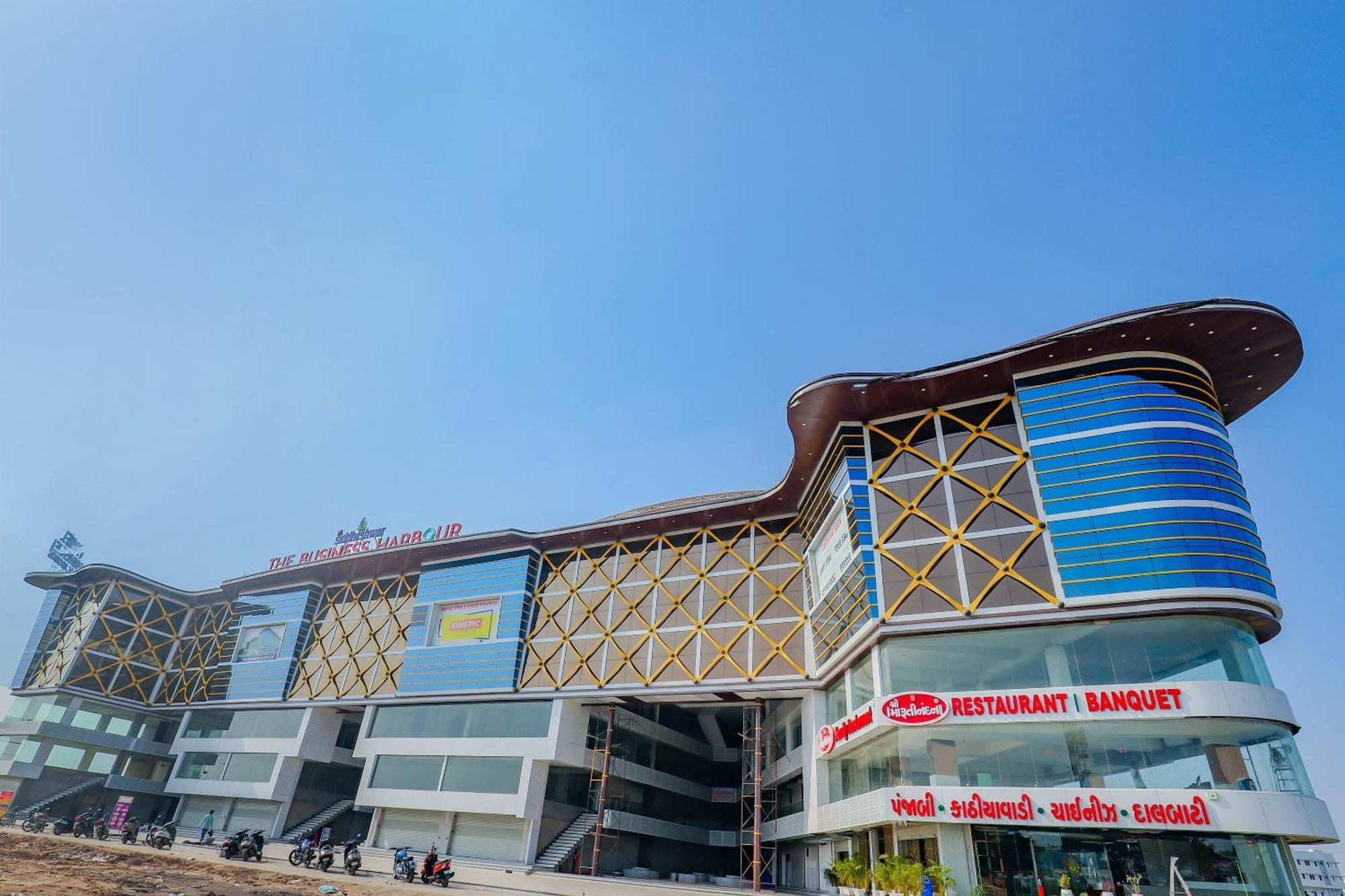 Oyo Hotel Fountain Surat Luaran gambar