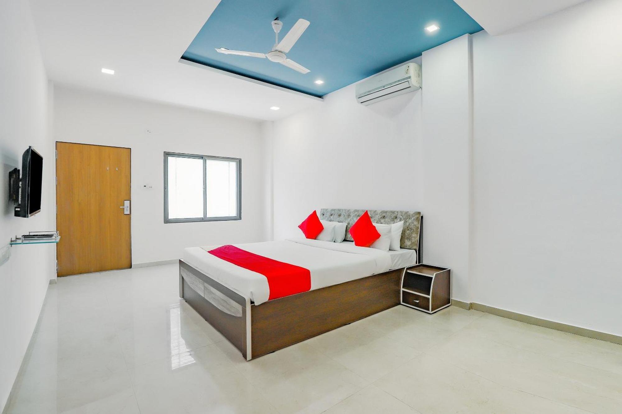 Oyo Hotel Fountain Surat Luaran gambar