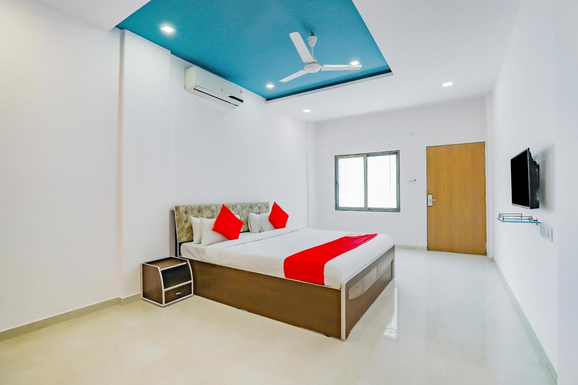 Oyo Hotel Fountain Surat Luaran gambar