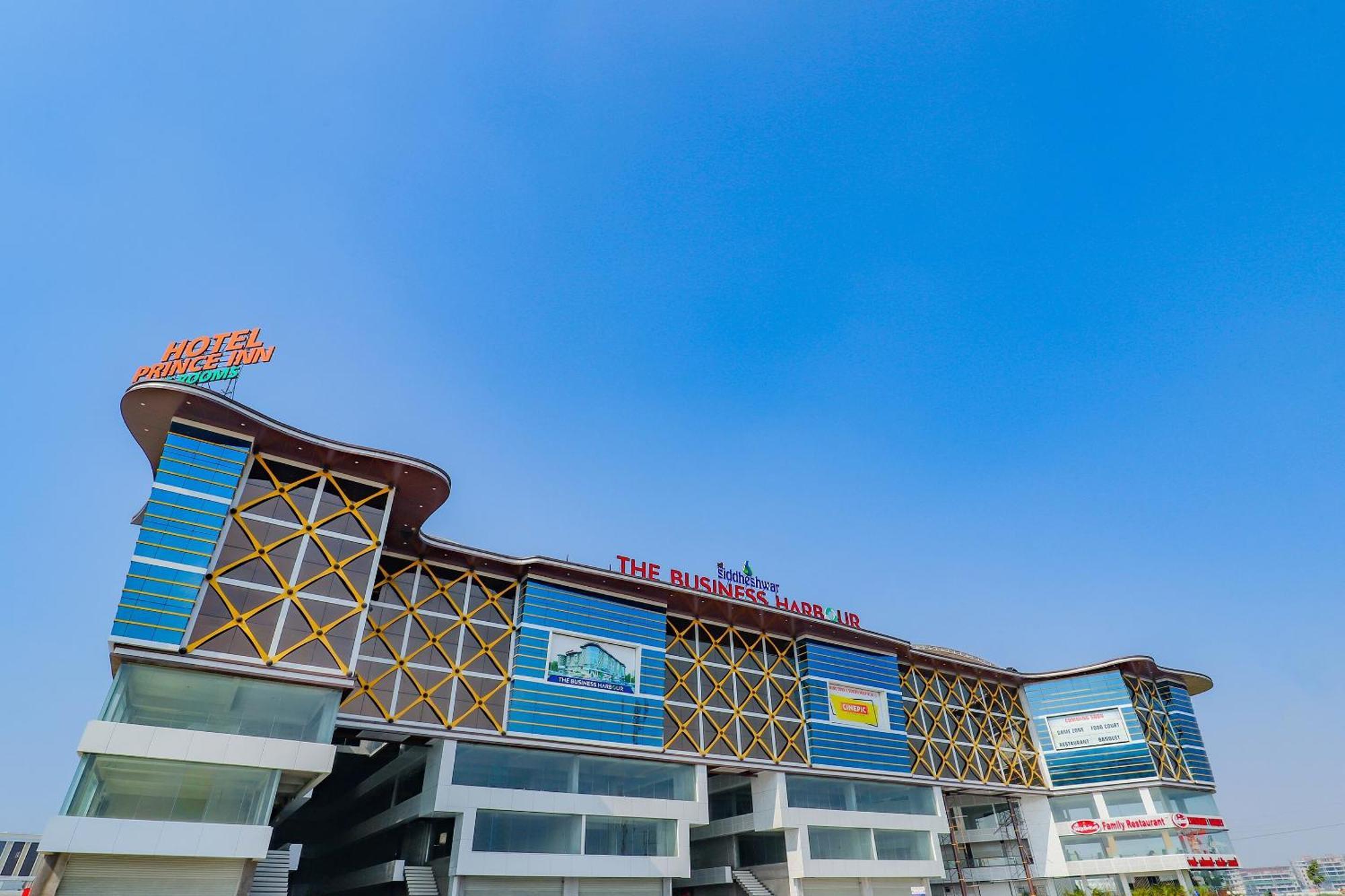Oyo Hotel Fountain Surat Luaran gambar